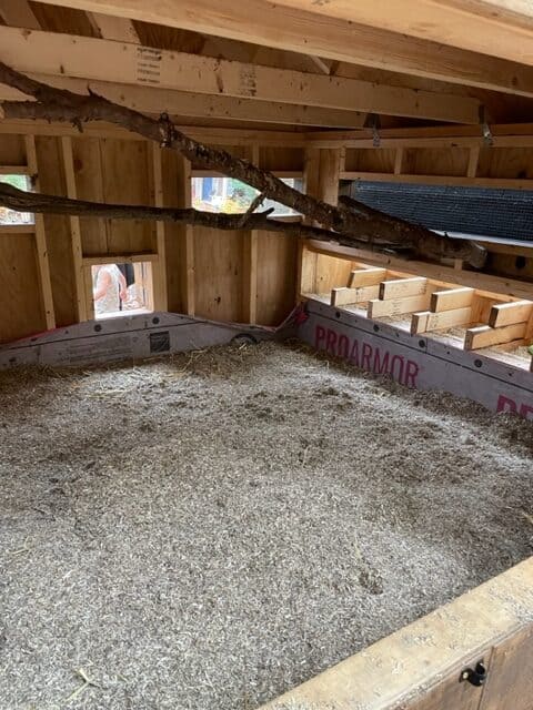 composting deep litter method