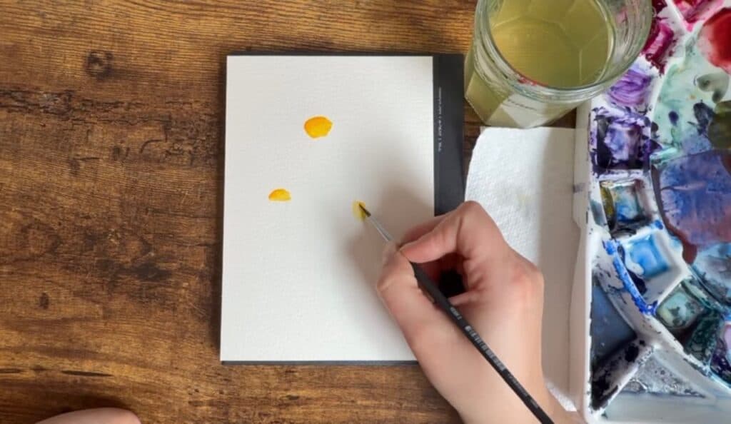 easy watercolor daisy tutorial yellow center painting
